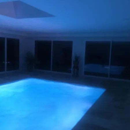 Maison Piscine Interieur, Salle Cinema